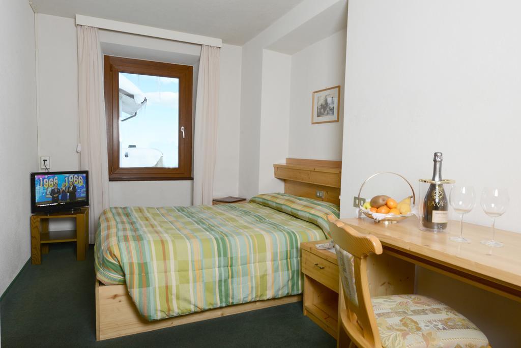 Savoia Hotel Passo del Tonale Room photo