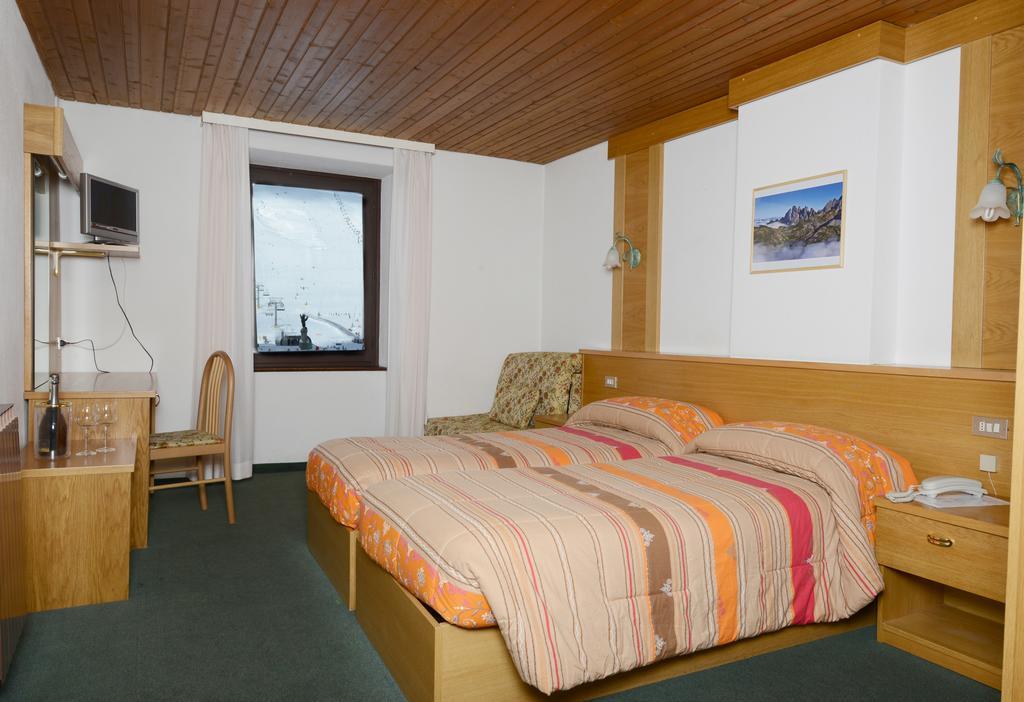 Savoia Hotel Passo del Tonale Room photo